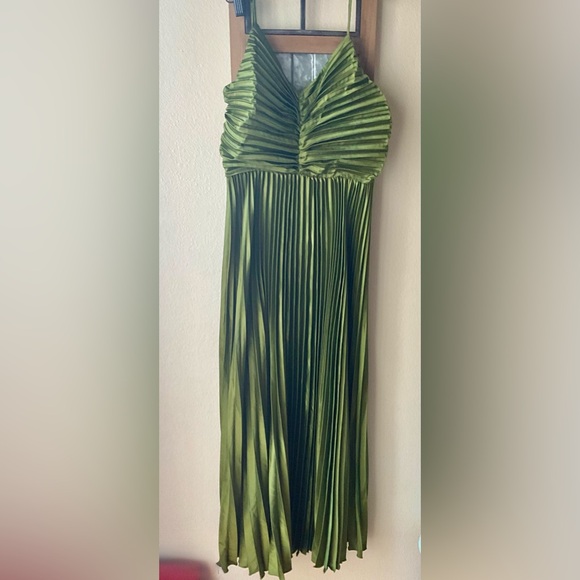 Petal & Pup Olive Green Maxi Dress - Picture 3 of 6